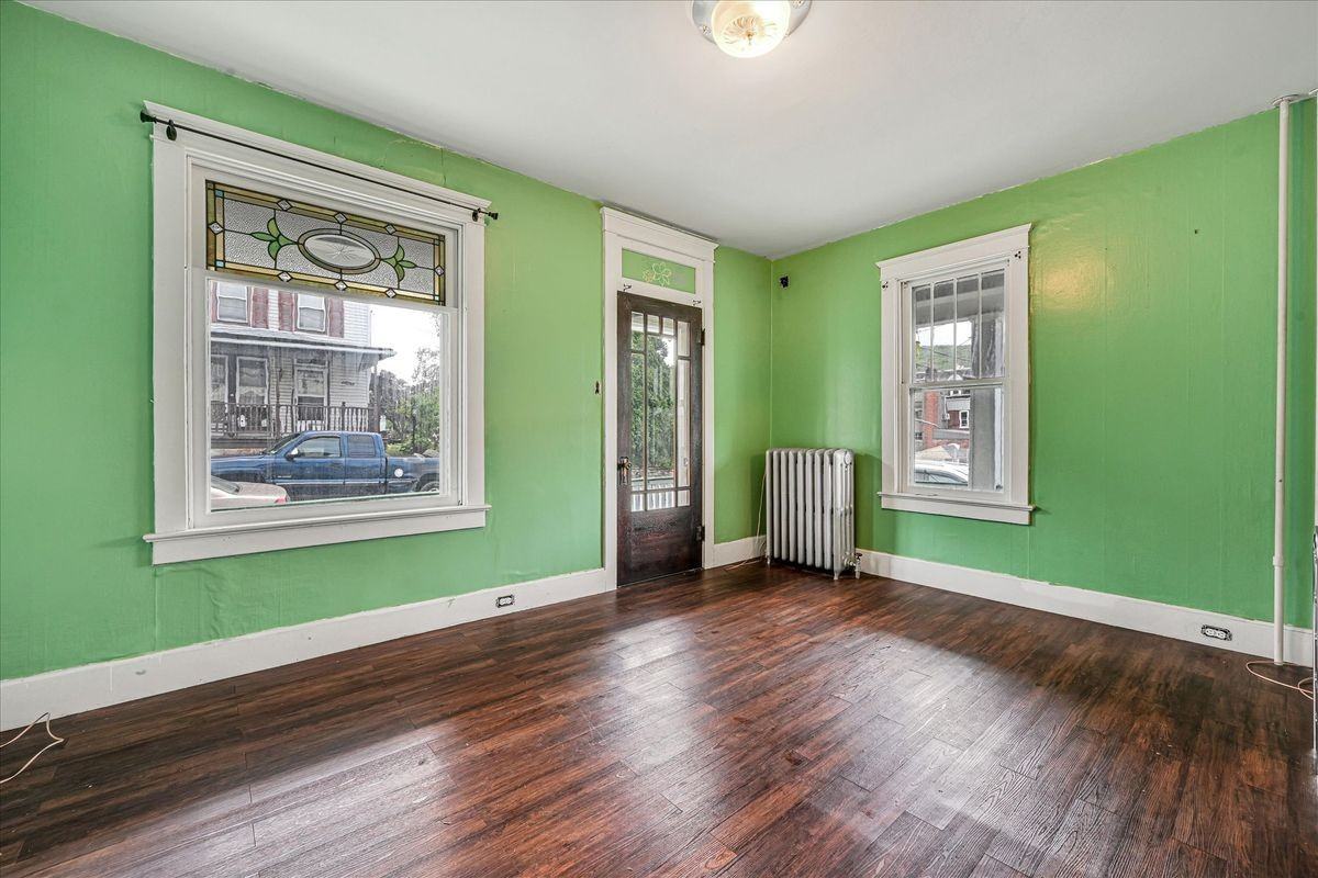 128 N West St - Photo 3 of 24