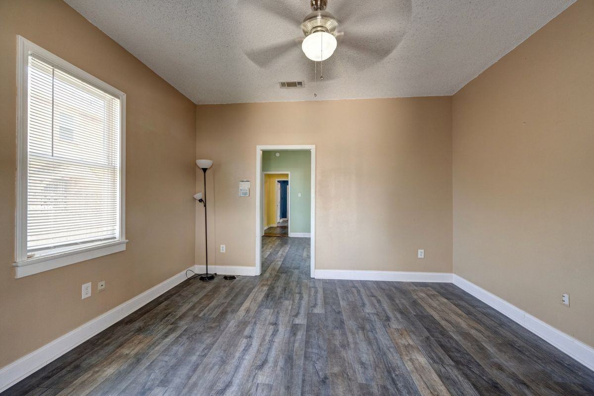 2005 Louisa St - Photo 3 of 15