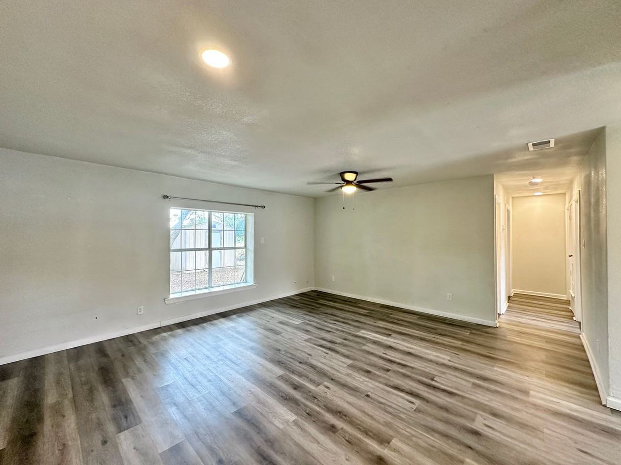1410 Hammond Dr - Photo 5 of 24