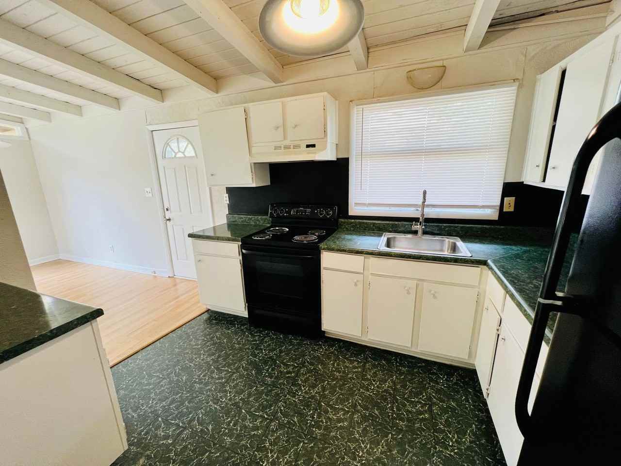 3325 Sargeant Dr - Photo 3 of 13