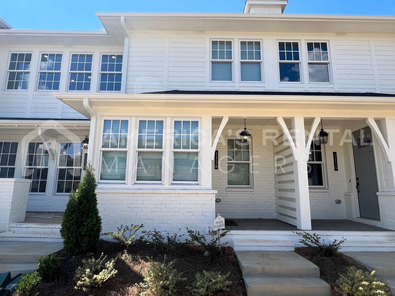 1116 Windsor Sq - Photo 2 of 39