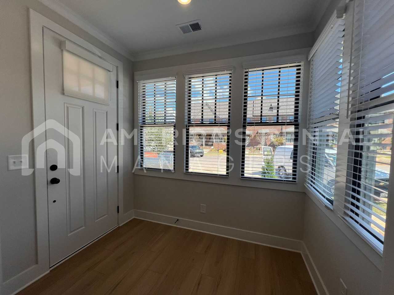 1116 Windsor Sq - Photo 4 of 39