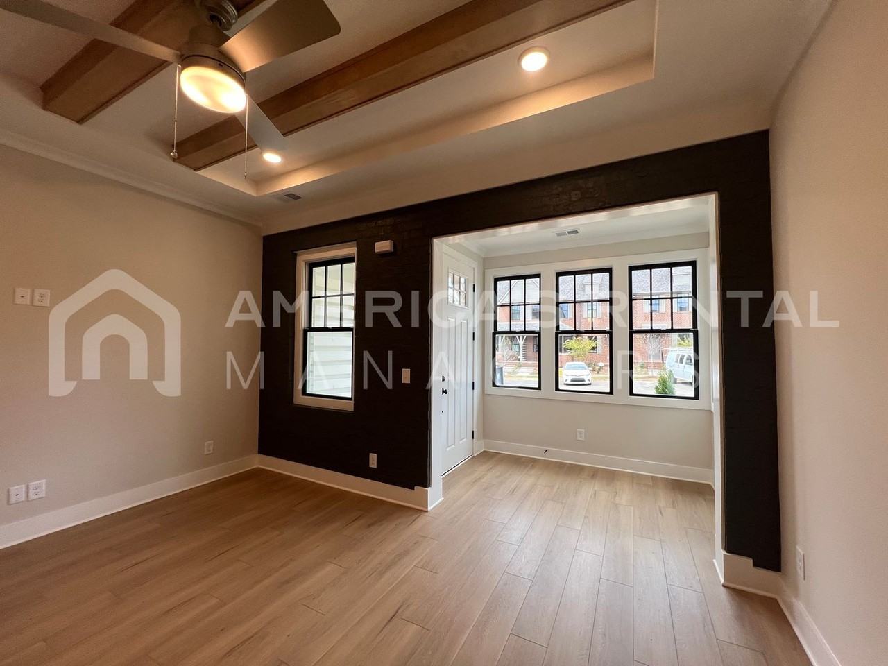 1116 Windsor Sq - Photo 5 of 39