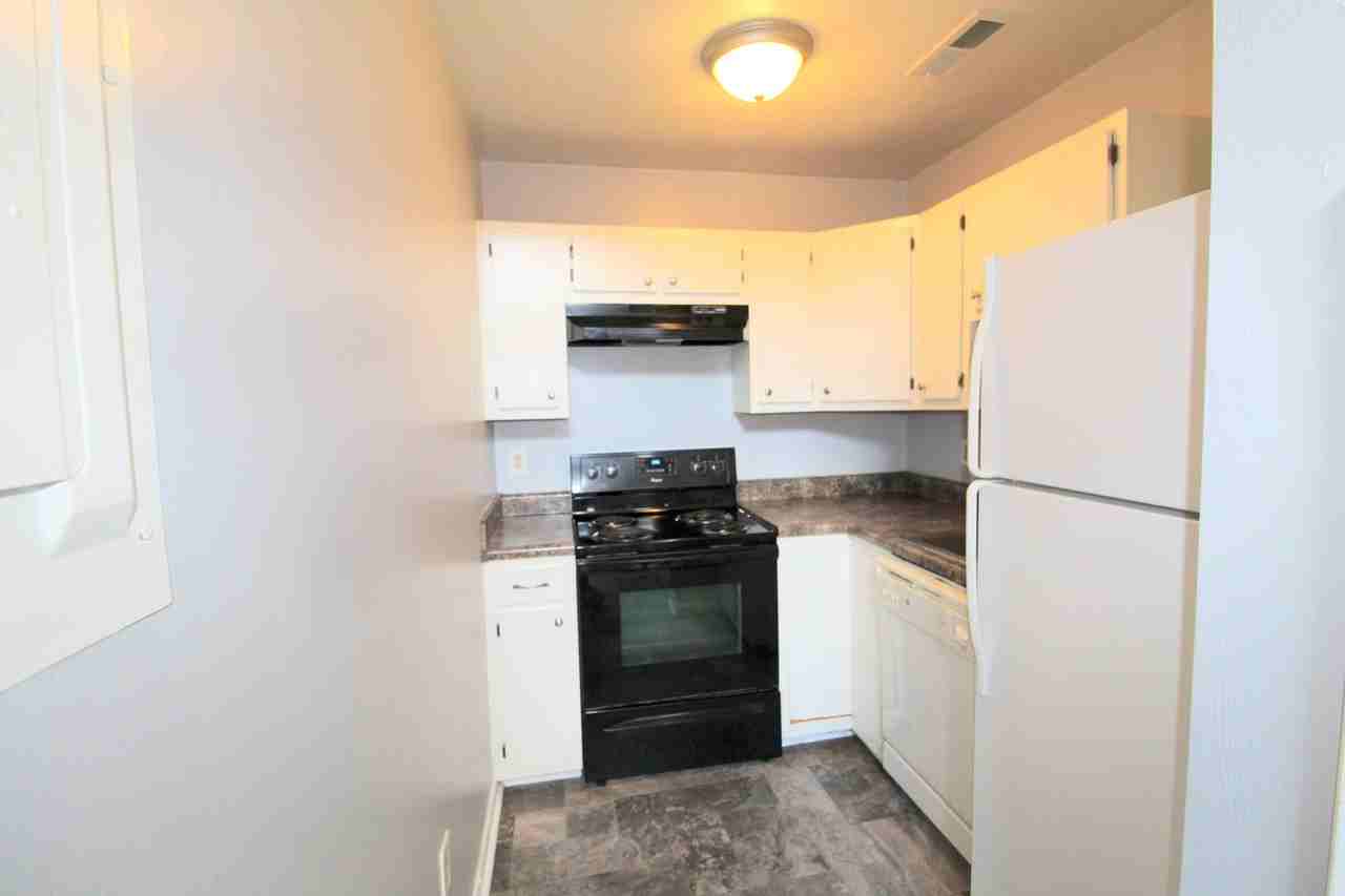 1458 Bradley Dr - Photo 3 of 19