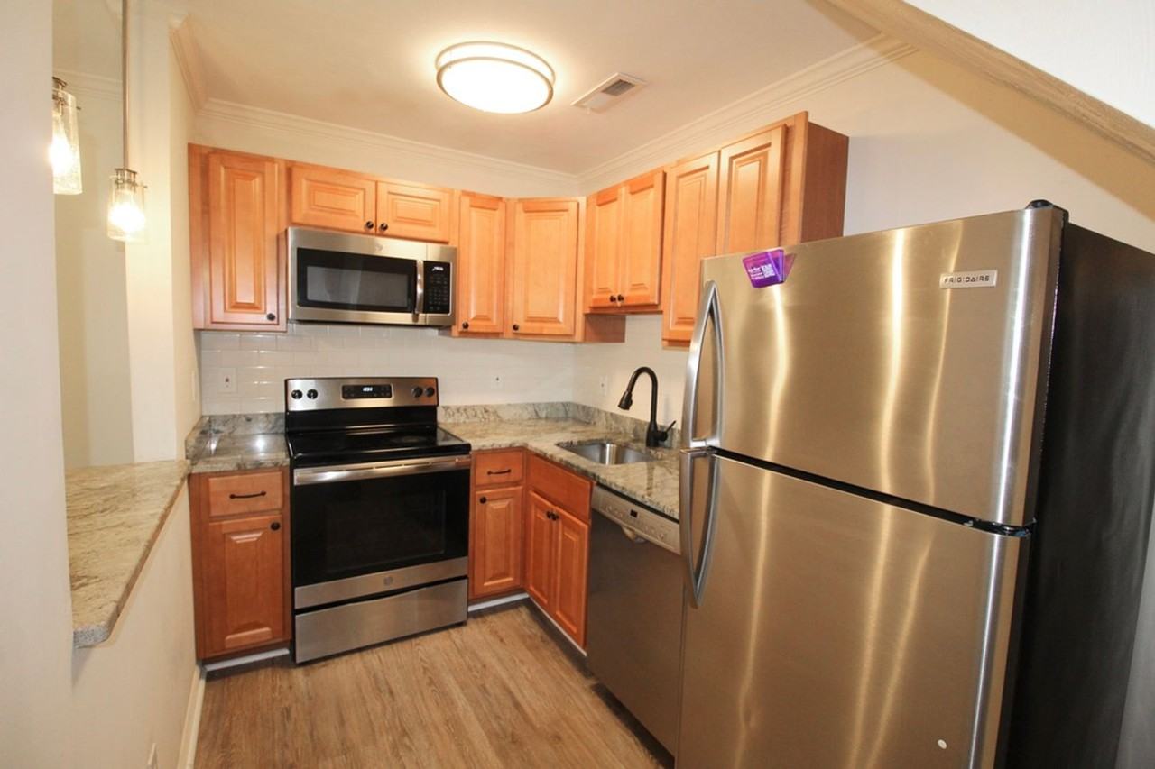 1422 Bradley Dr - Photo 2 of 38