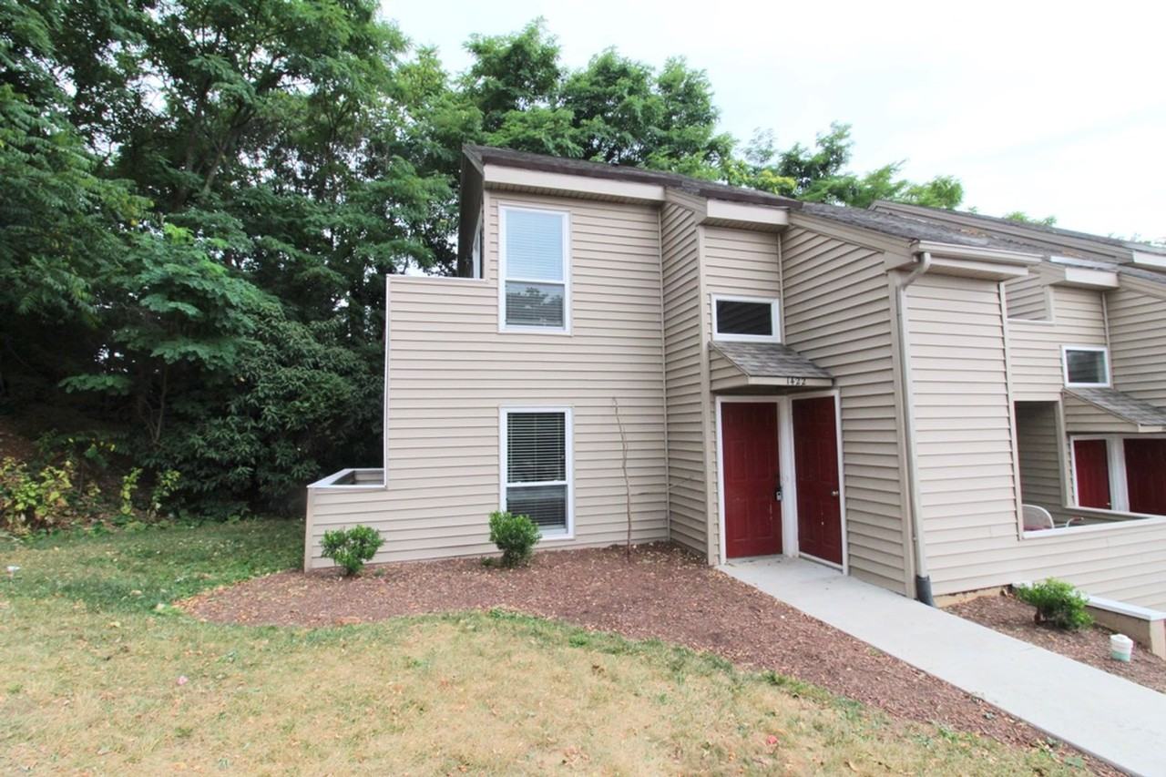 1422 Bradley Dr - Photo 4 of 38