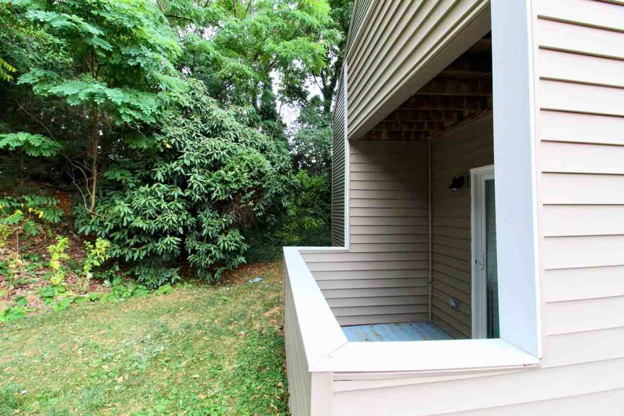 1422 Bradley Dr - Photo 6 of 38