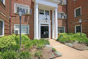 featured image of 32 University Cir