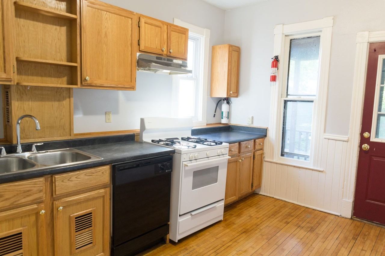 723 13th Ave Se - Photo 4 of 11