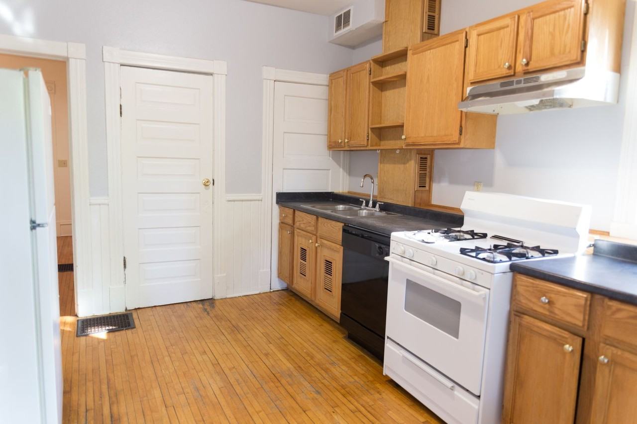 723 13th Ave Se - Photo 5 of 11