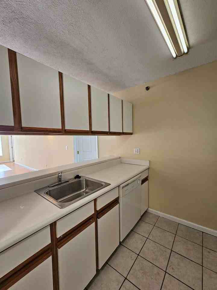 1206 University Commons Dr - Photo 6 of 21