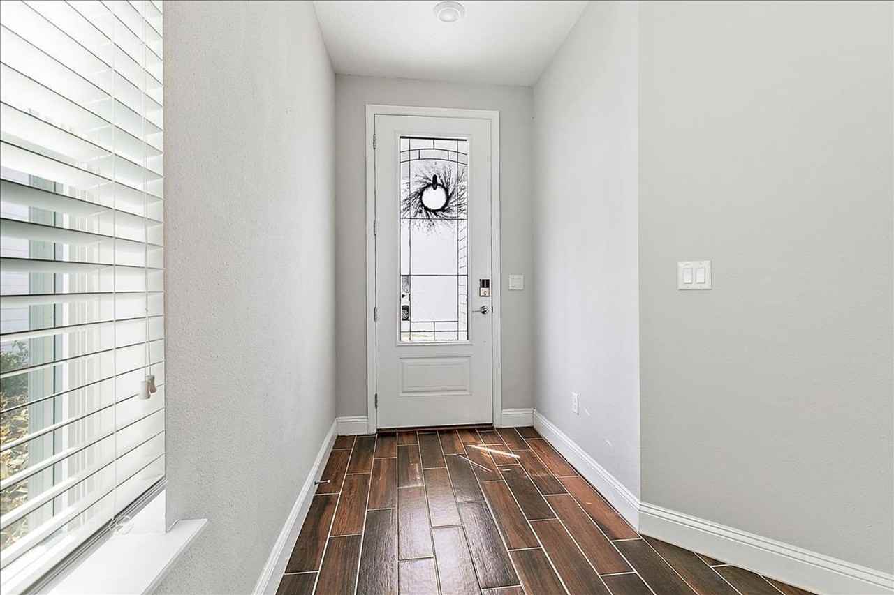 152 Clifton Bay Loop - Photo 3 of 32