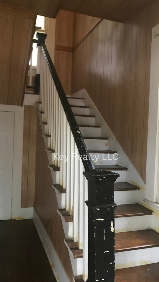 2126 Albert St - Photo 2 of 12