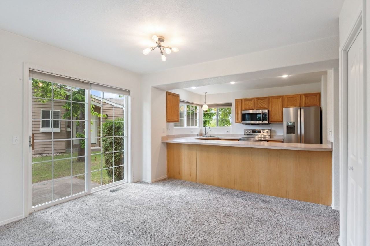 330 Ponderosa St - Photo 6 of 20