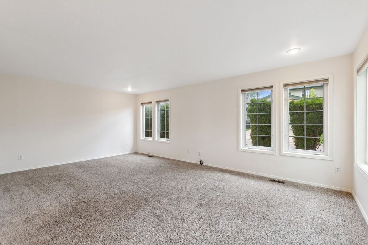 330 Ponderosa St - Photo 7 of 20