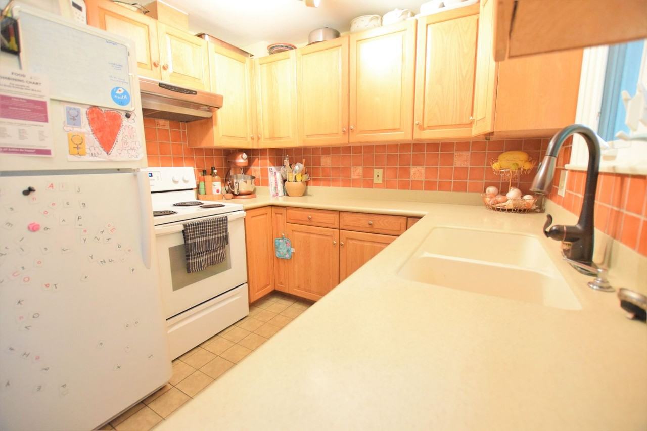 4 Hudson Pl - Photo 7 of 37