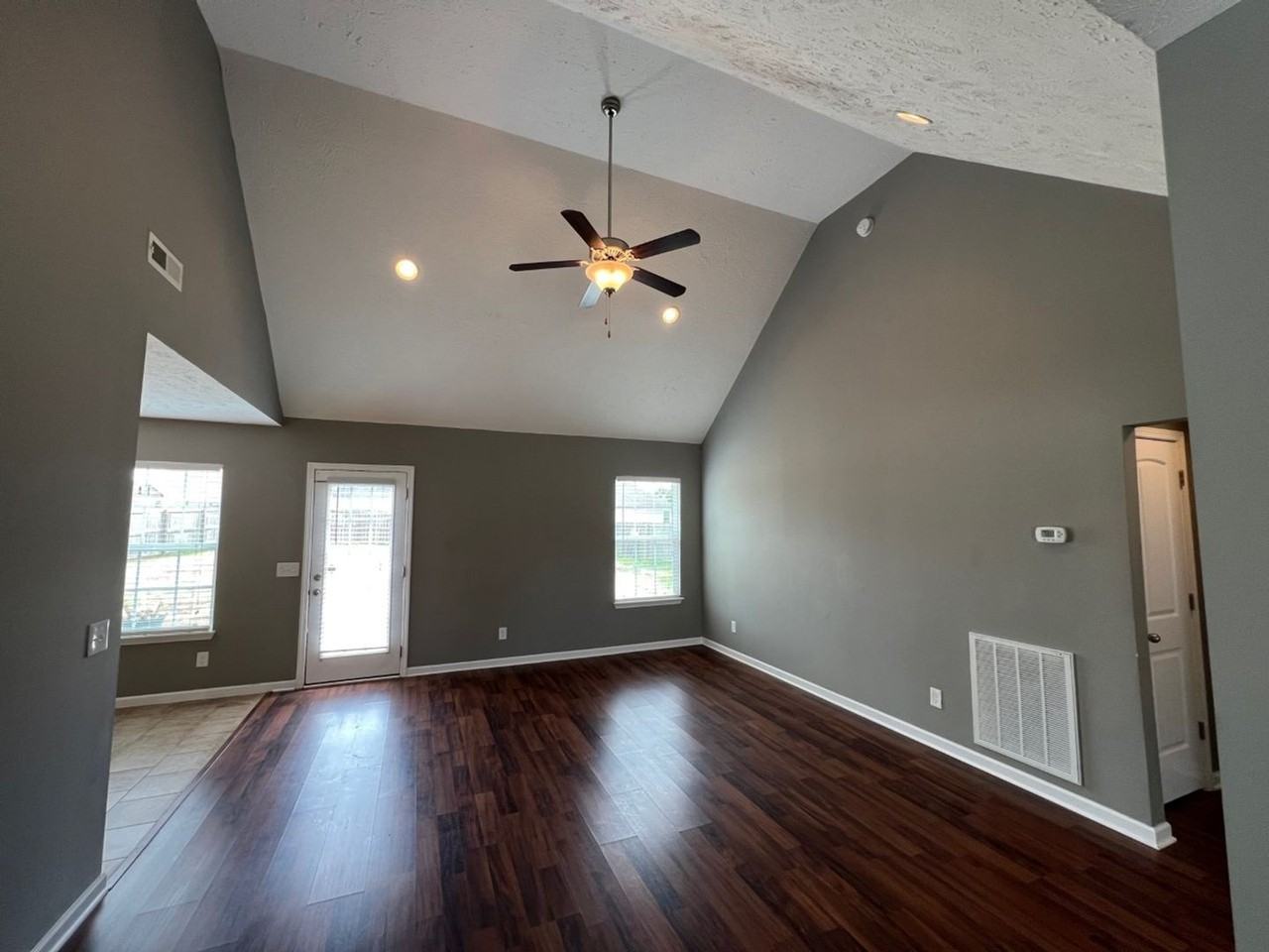 1014 Niagra Way - Photo 2 of 19