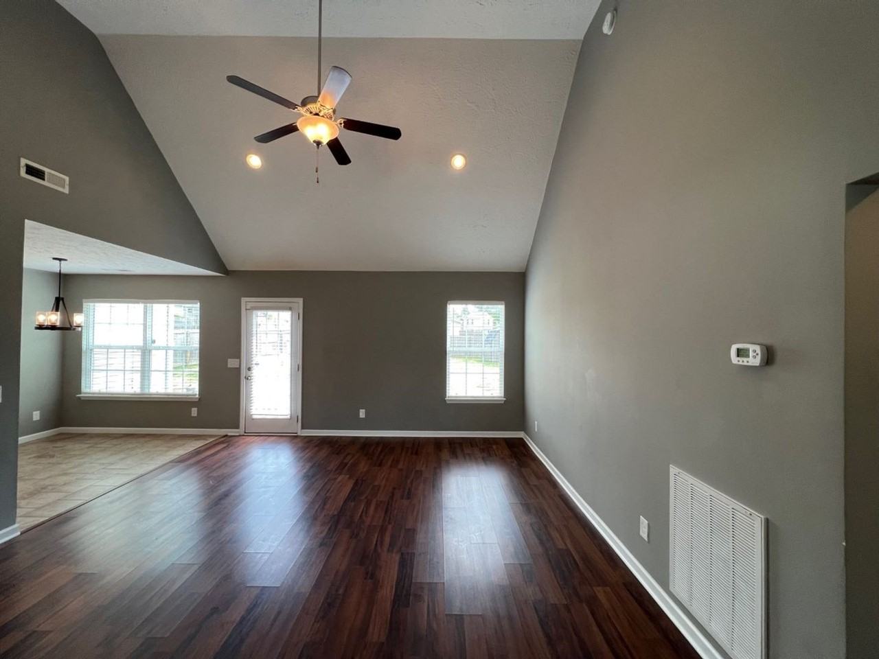 1014 Niagra Way - Photo 3 of 19