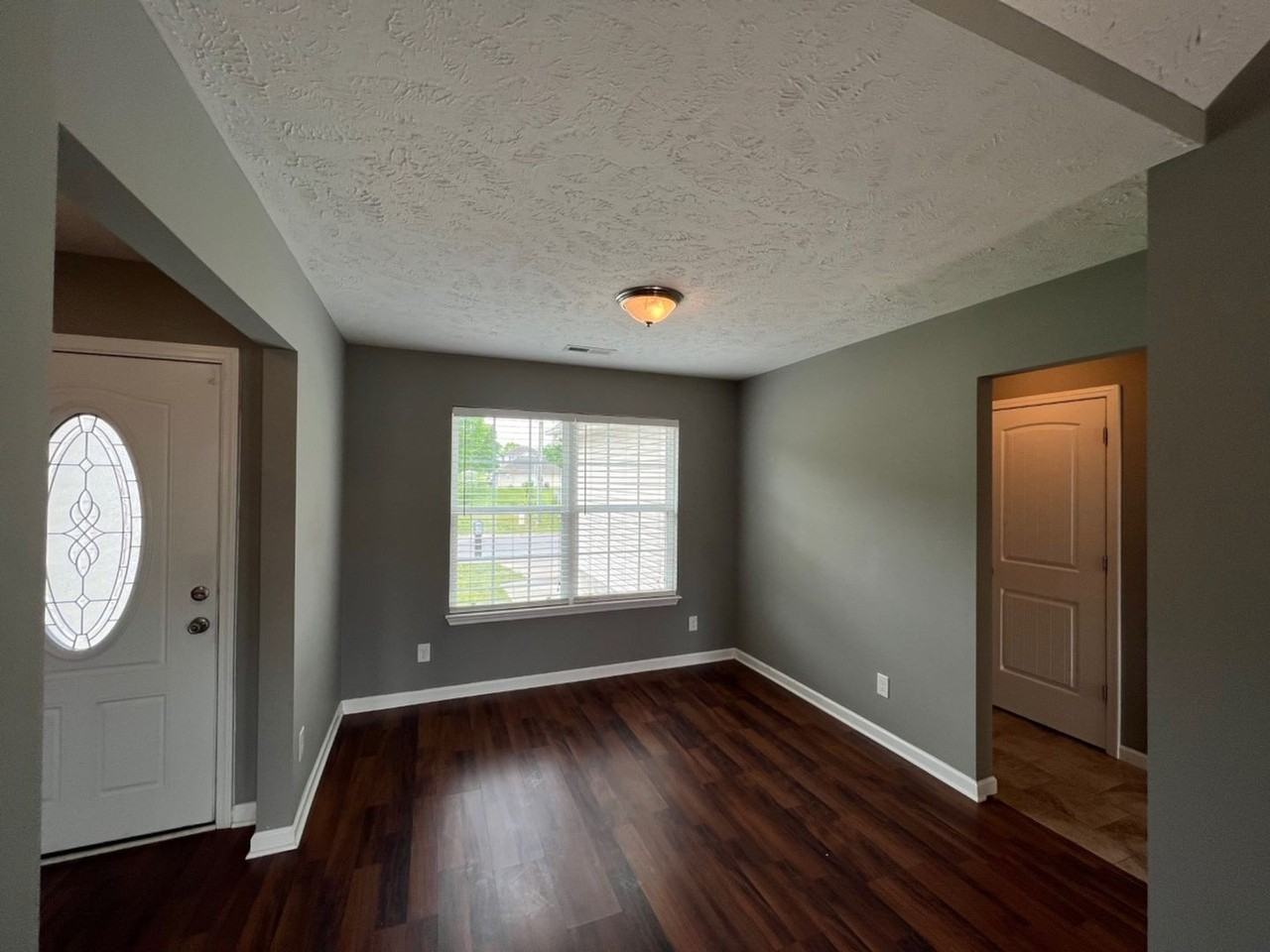 1014 Niagra Way - Photo 4 of 19