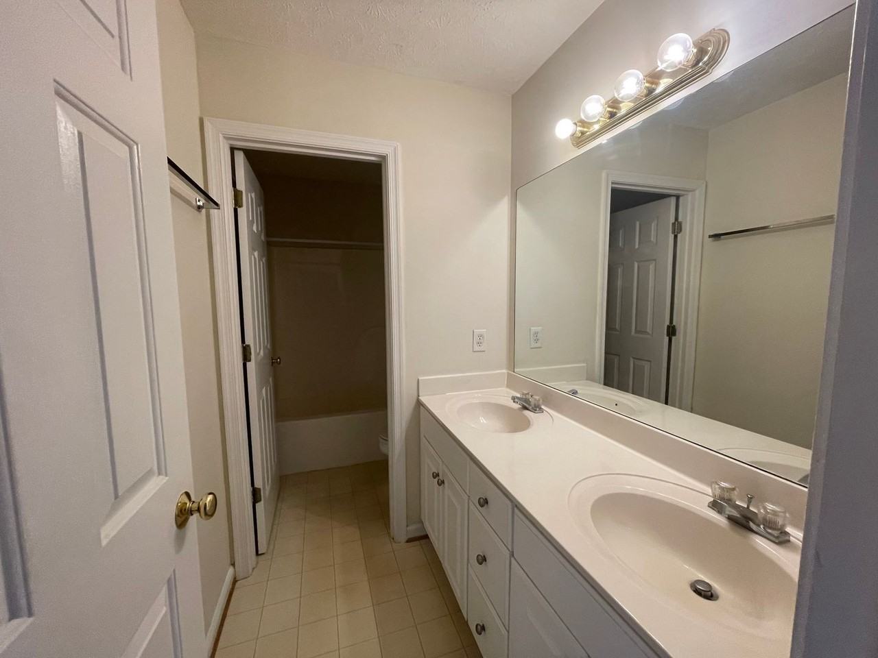 8 Blackberry Ct - Photo 4 of 17