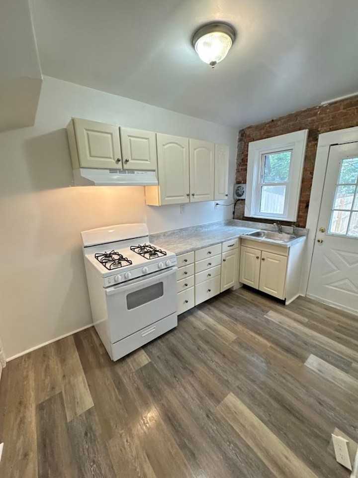 534 E Ross St - Photo 2 of 13