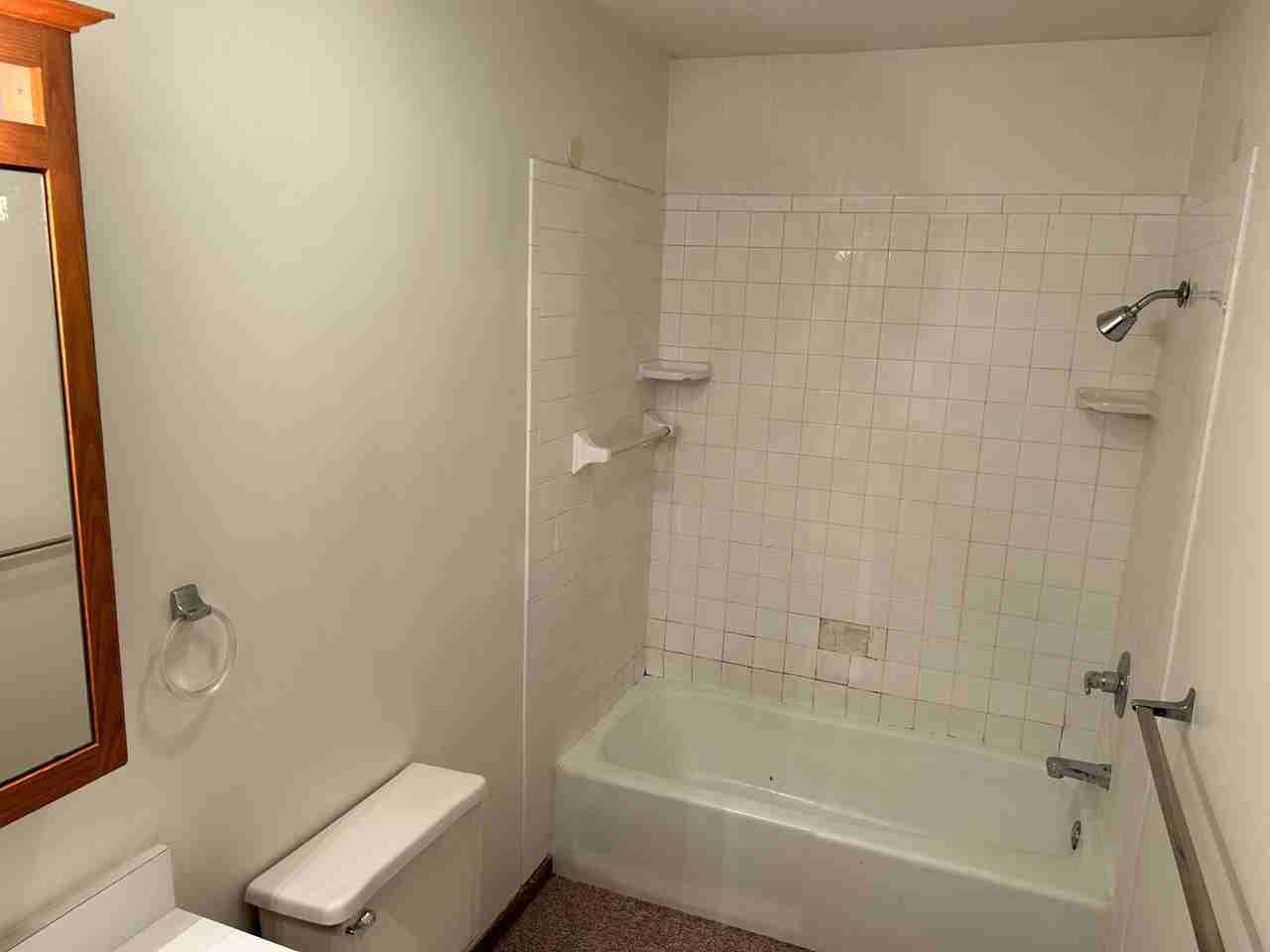 321 E Mechanic St - Photo 7 of 10