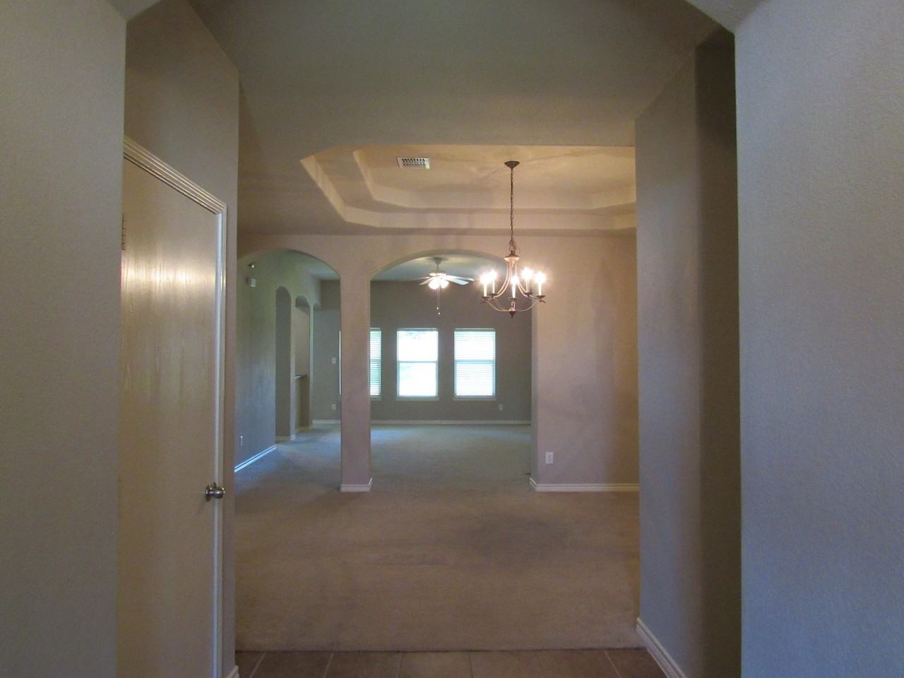 710 Millpond Dr - Photo 2 of 20