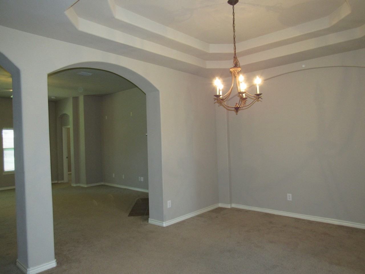 710 Millpond Dr - Photo 3 of 20