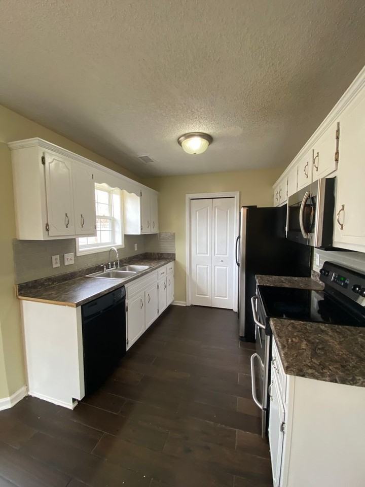 224 Lady Alice Ct - Photo 6 of 33