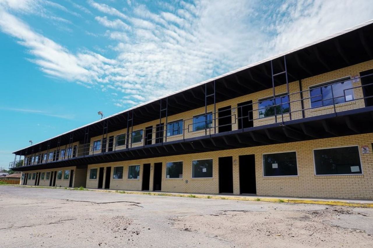 1408 Buffalo Jones Ave - Photo 3 of 19