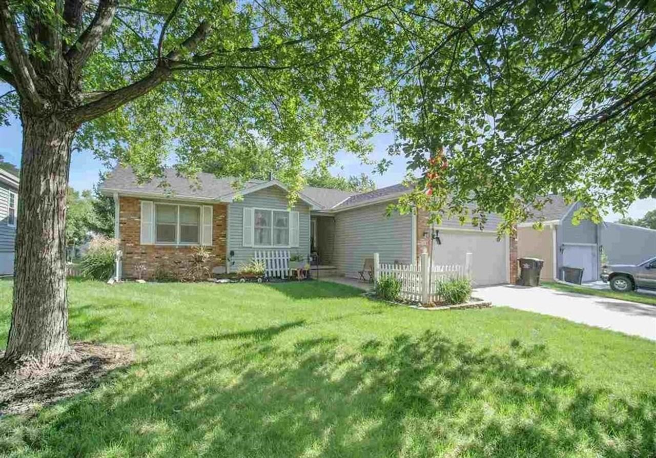 718 W Burt Dr - Photo 2 of 32