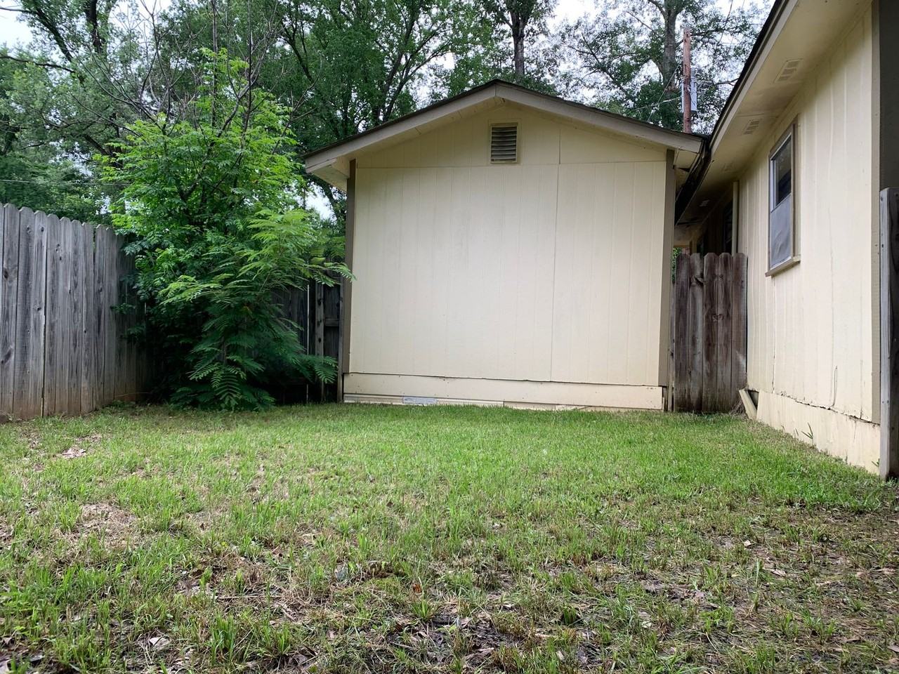 12547 Chapman Rd - Photo 2 of 10