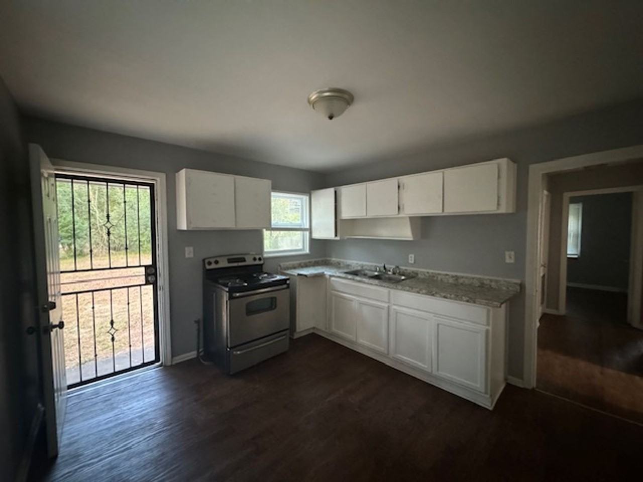 304 Camellia Cir - Photo 4 of 7