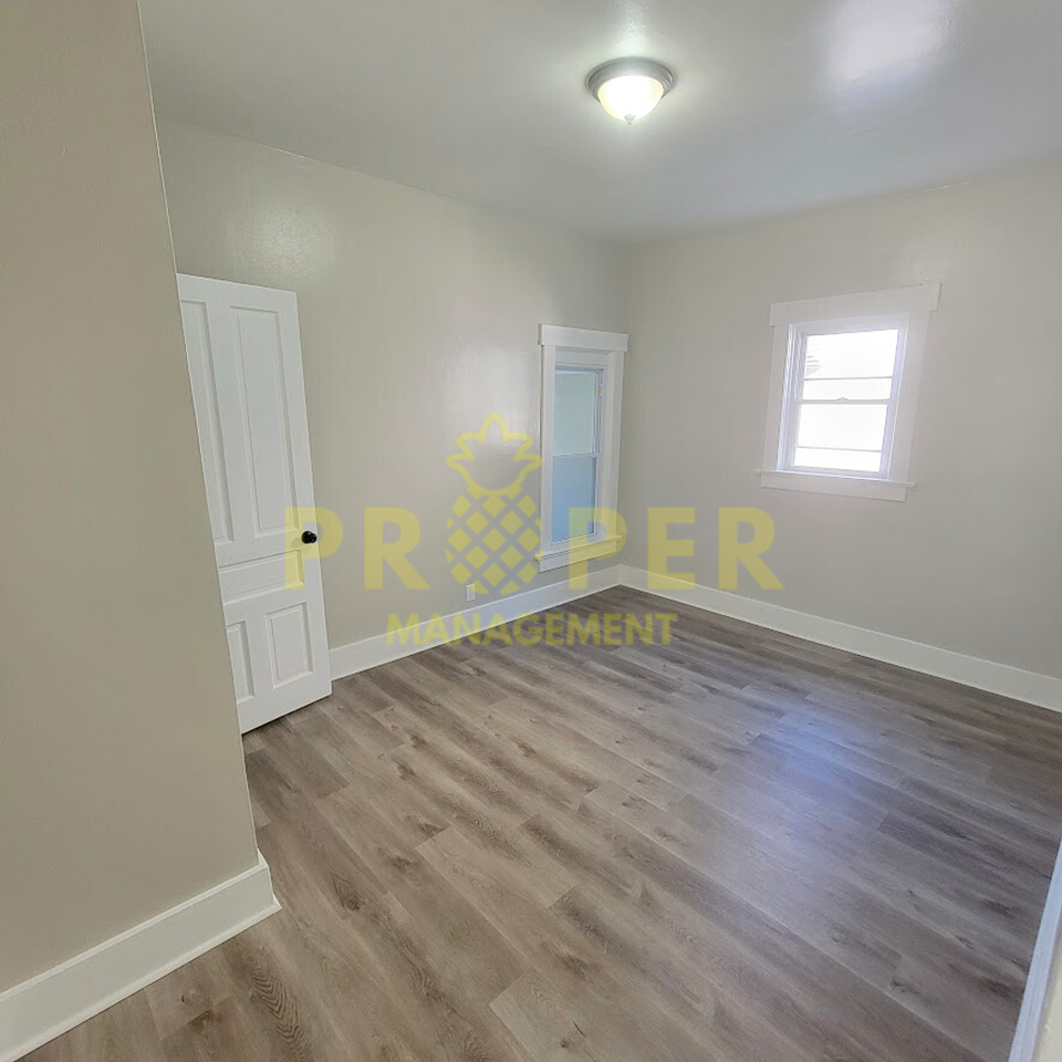 2243 Catalpa Dr - Photo 2 of 11