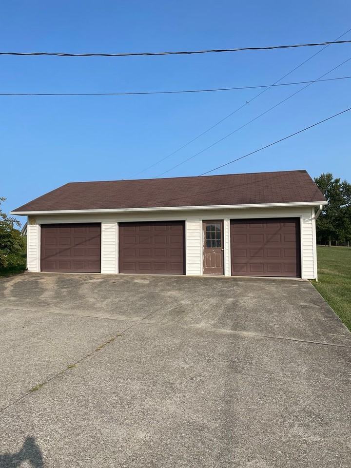 1550 Carpenter Pike - Photo 2 of 15