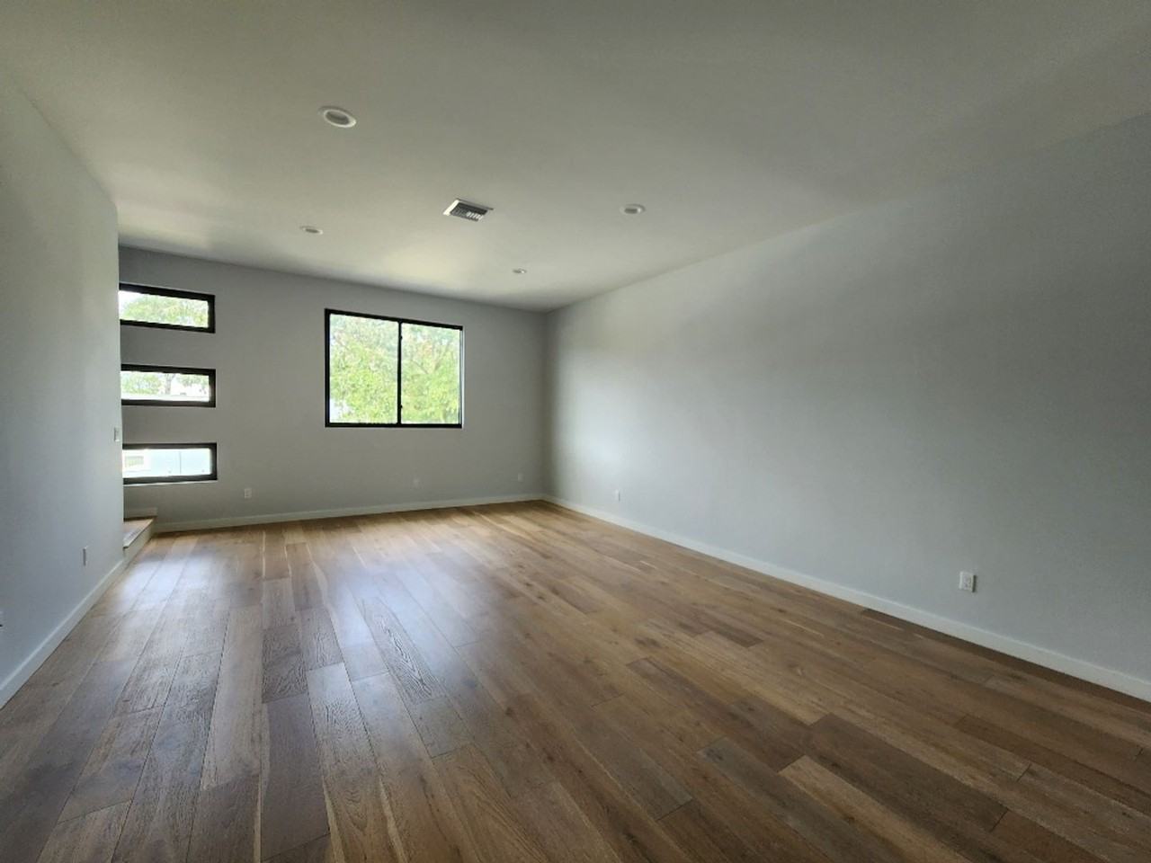 532 W Plaza Pl - Photo 5 of 30
