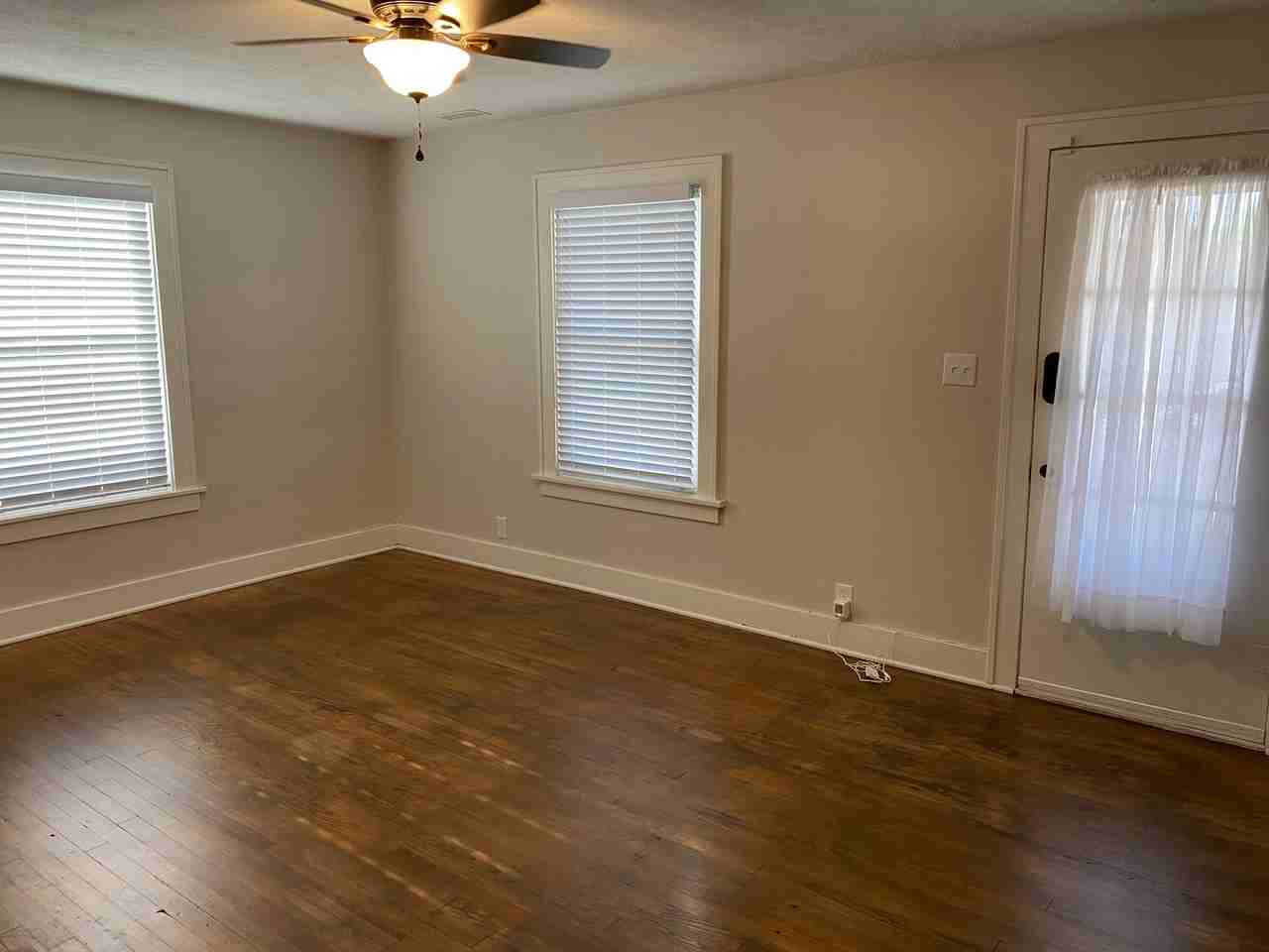 117 W Adams St - Photo 2 of 8