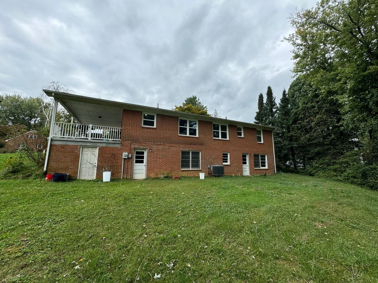 835 Mcbryde Dr - Photo 3 of 16
