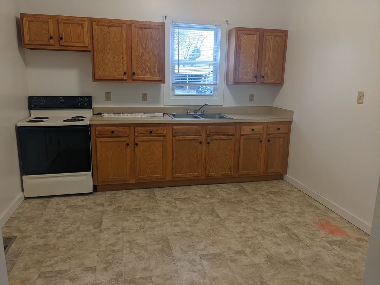 802 Cottage St - Photo 2 of 9