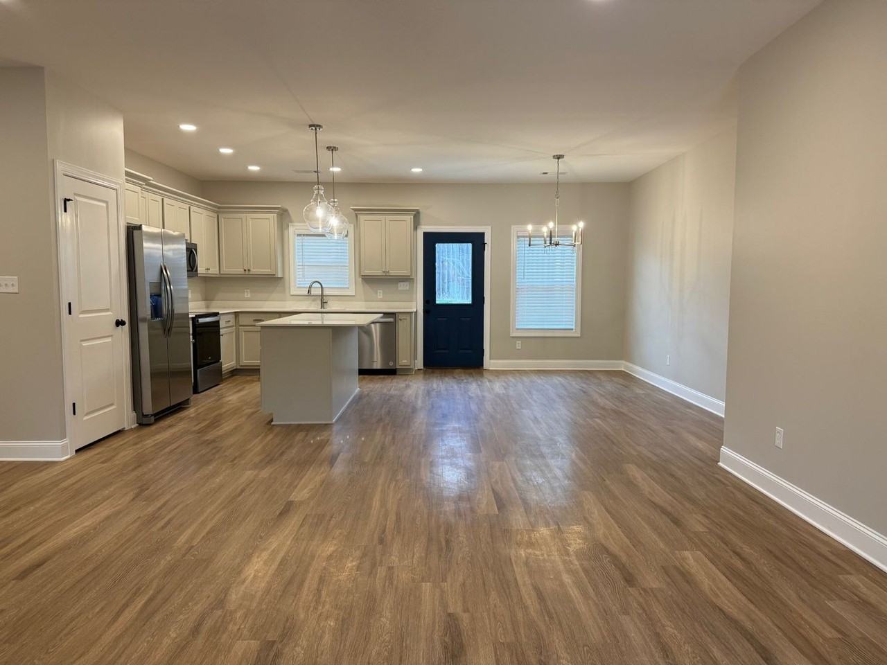 309 Battlefield Dr - Photo 3 of 17