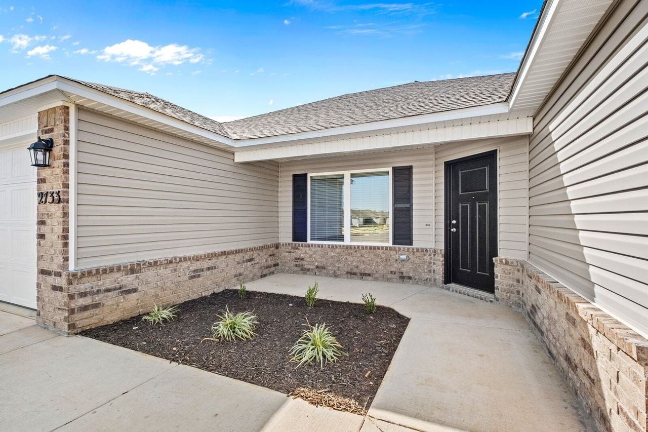 2733 Trout St - Photo 3 of 25