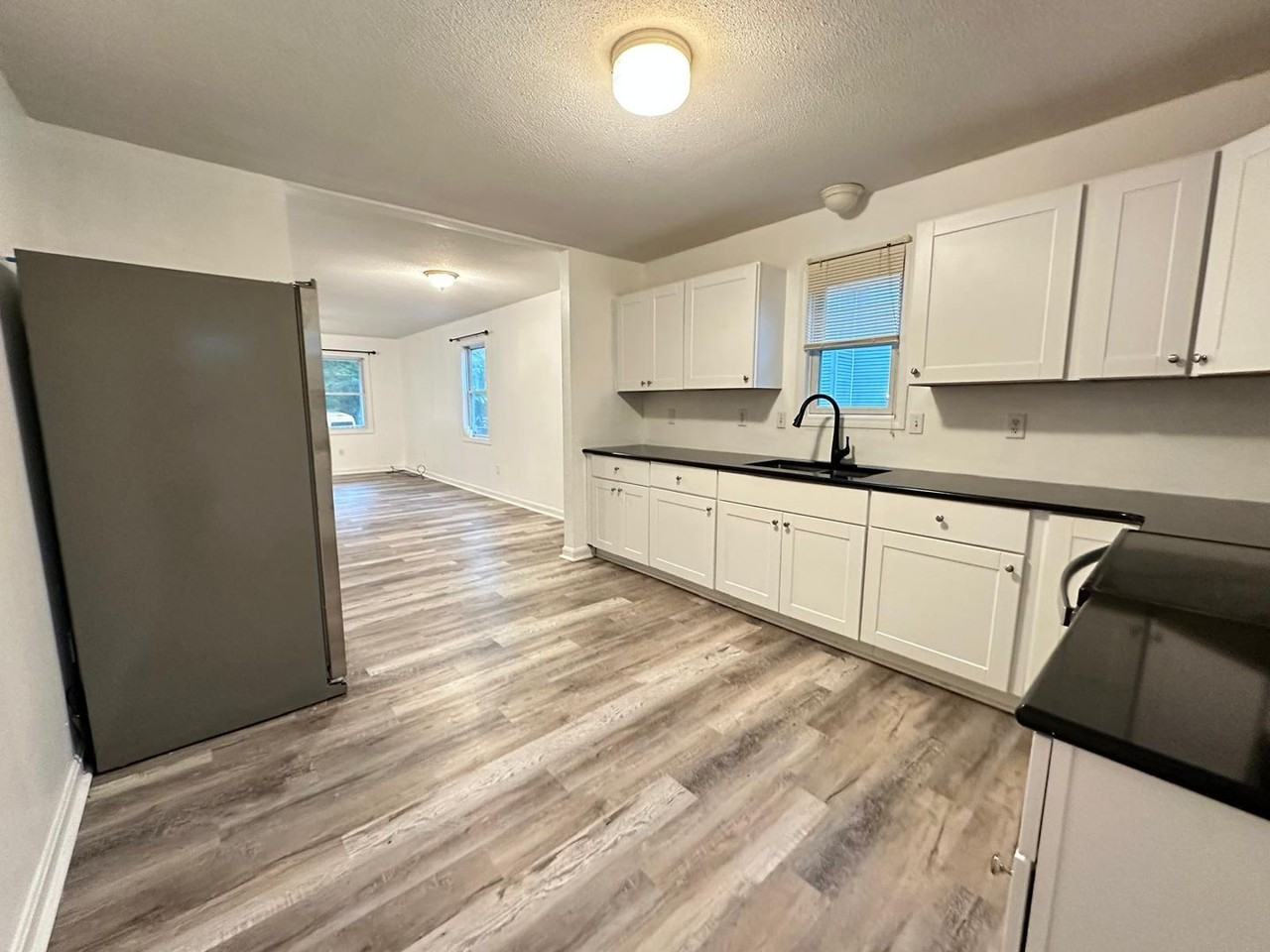 52 Tyler St - Photo 3 of 10