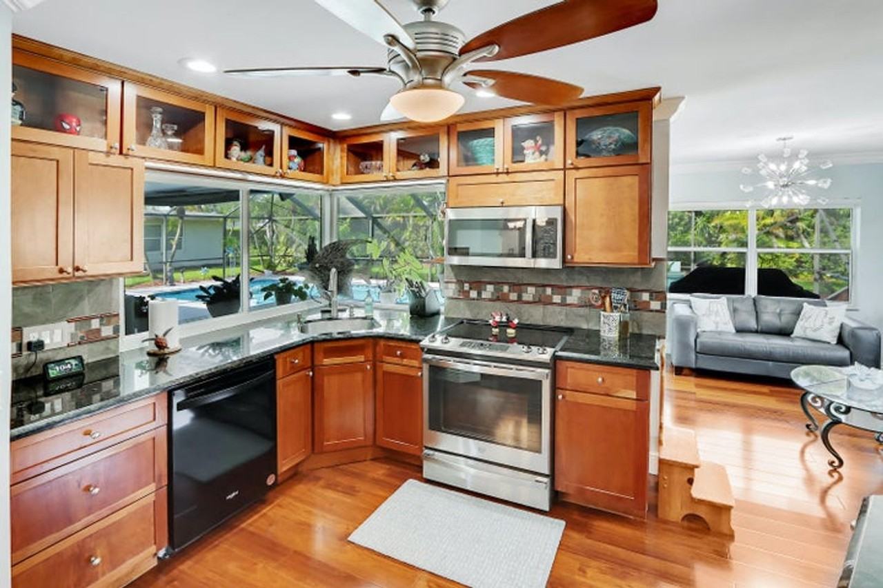 22053 Flanders Ct - Photo 3 of 22