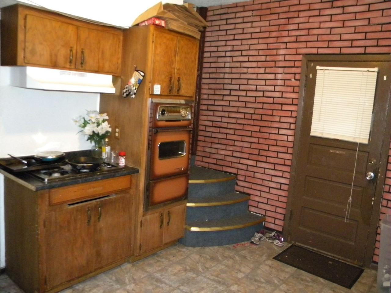 1100 25th Ave Se - Photo 2 of 5