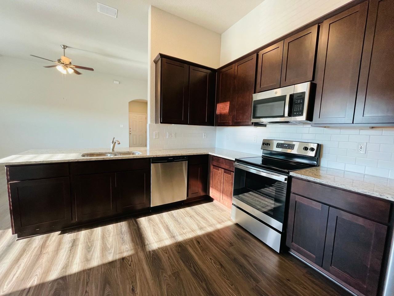 9229 Groff Lndg - Photo 5 of 43