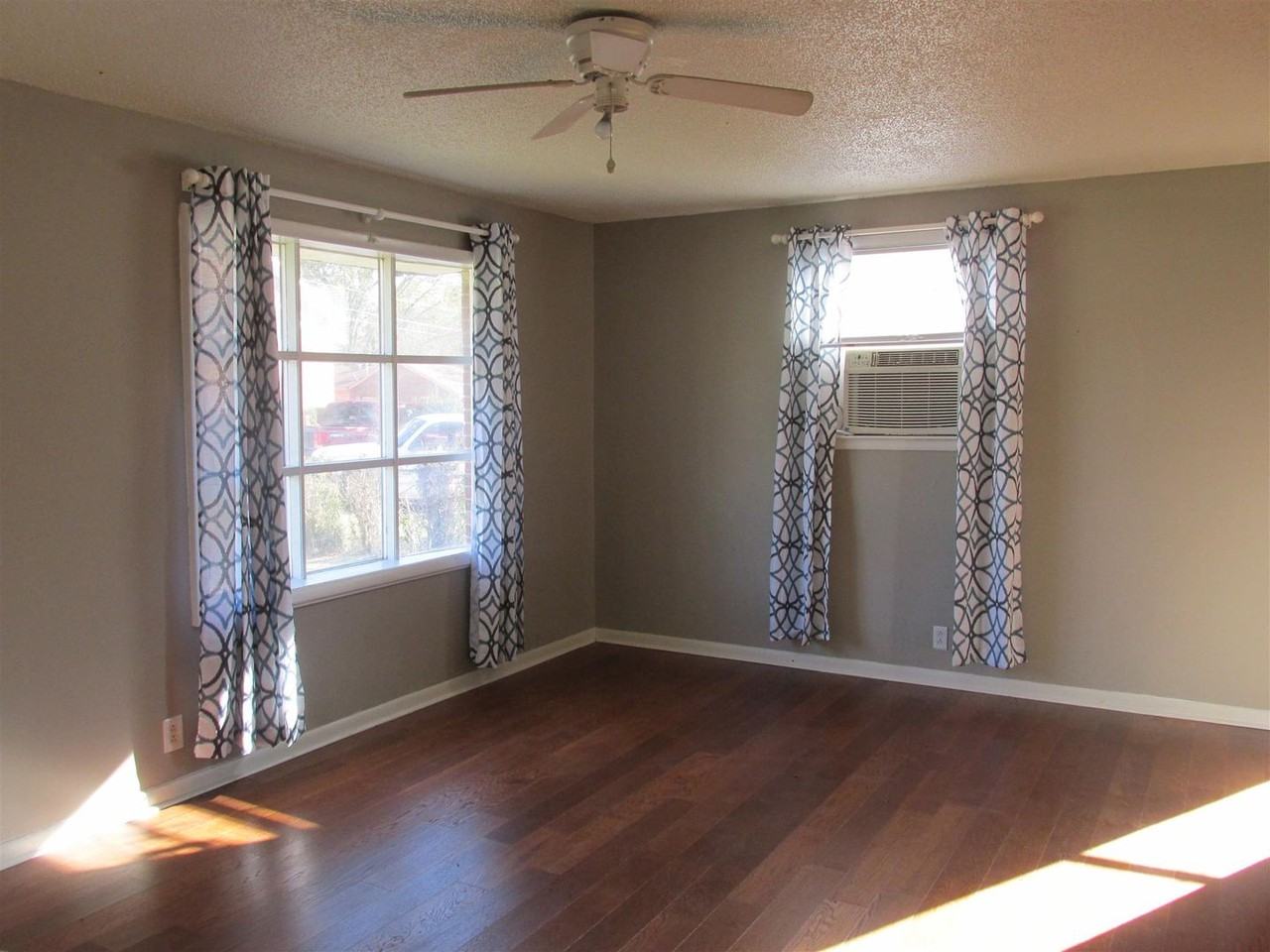 304 Walker Street - Photo 7 of 17