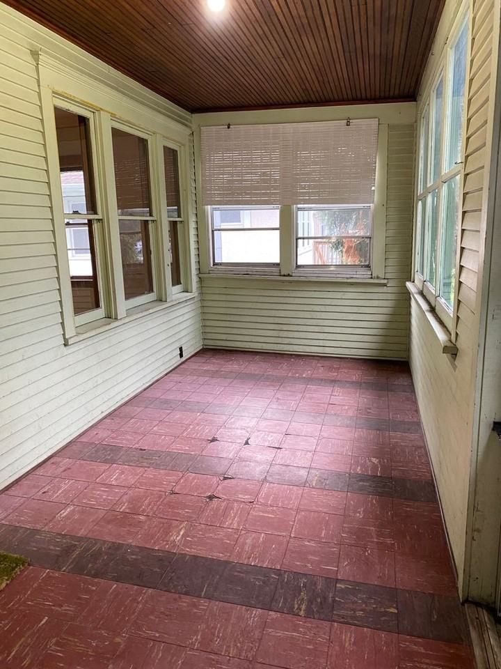 1108 23rd Ave Se - Photo 2 of 26