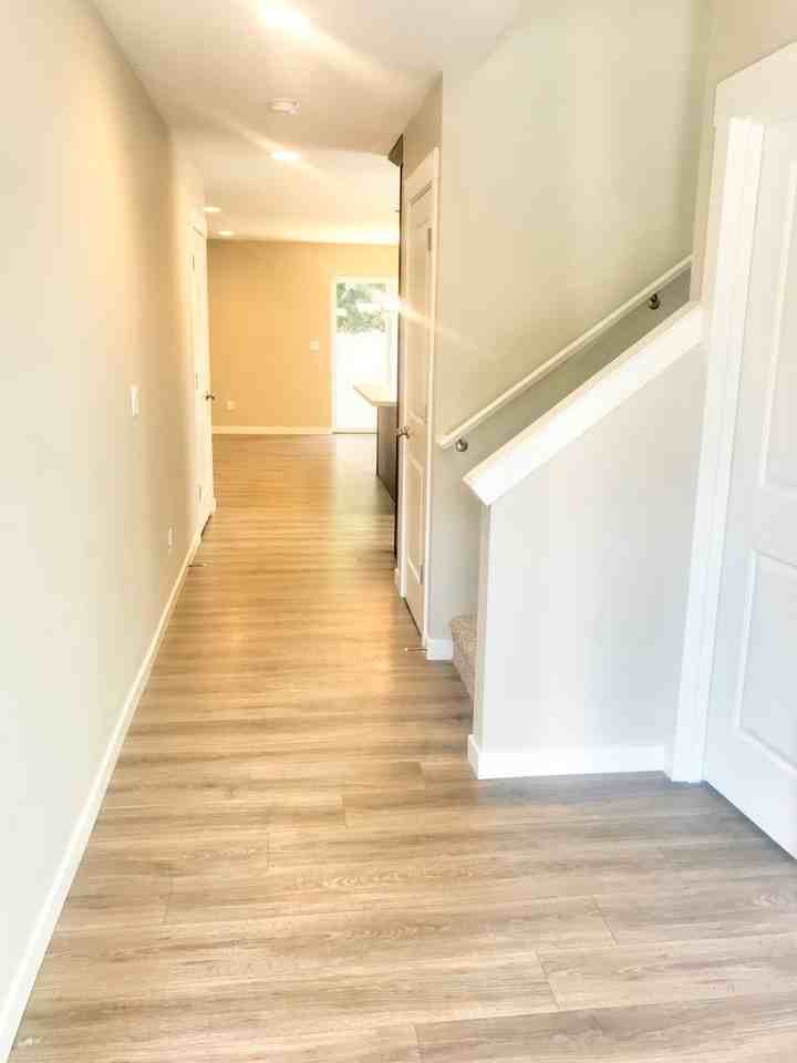 5512 Se 61st Ave - Photo 2 of 19