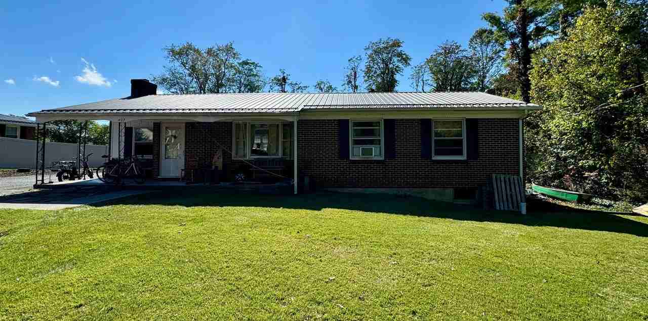 402 Willard Dr - Photo 2 of 19