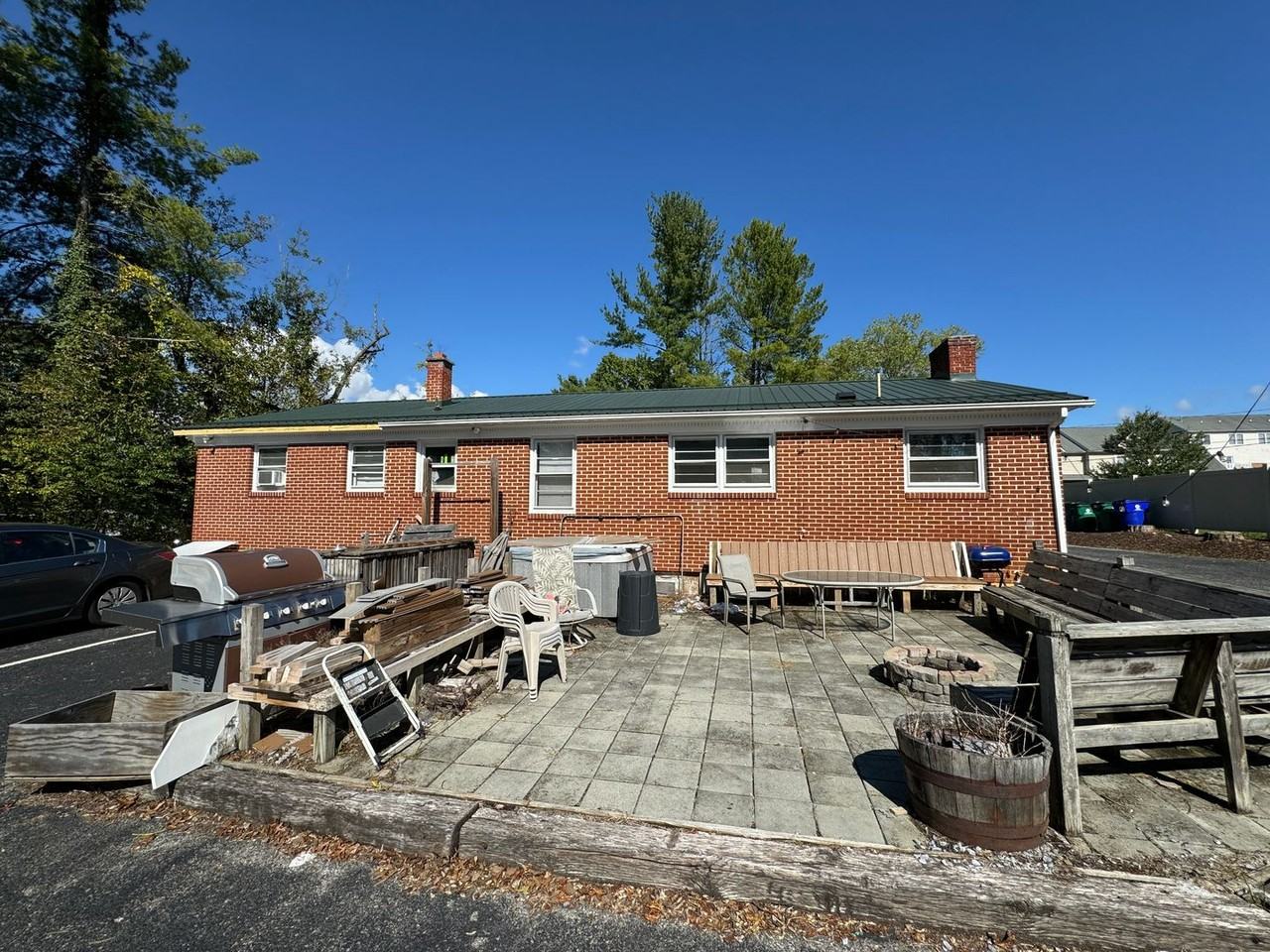 402 Willard Dr - Photo 3 of 19